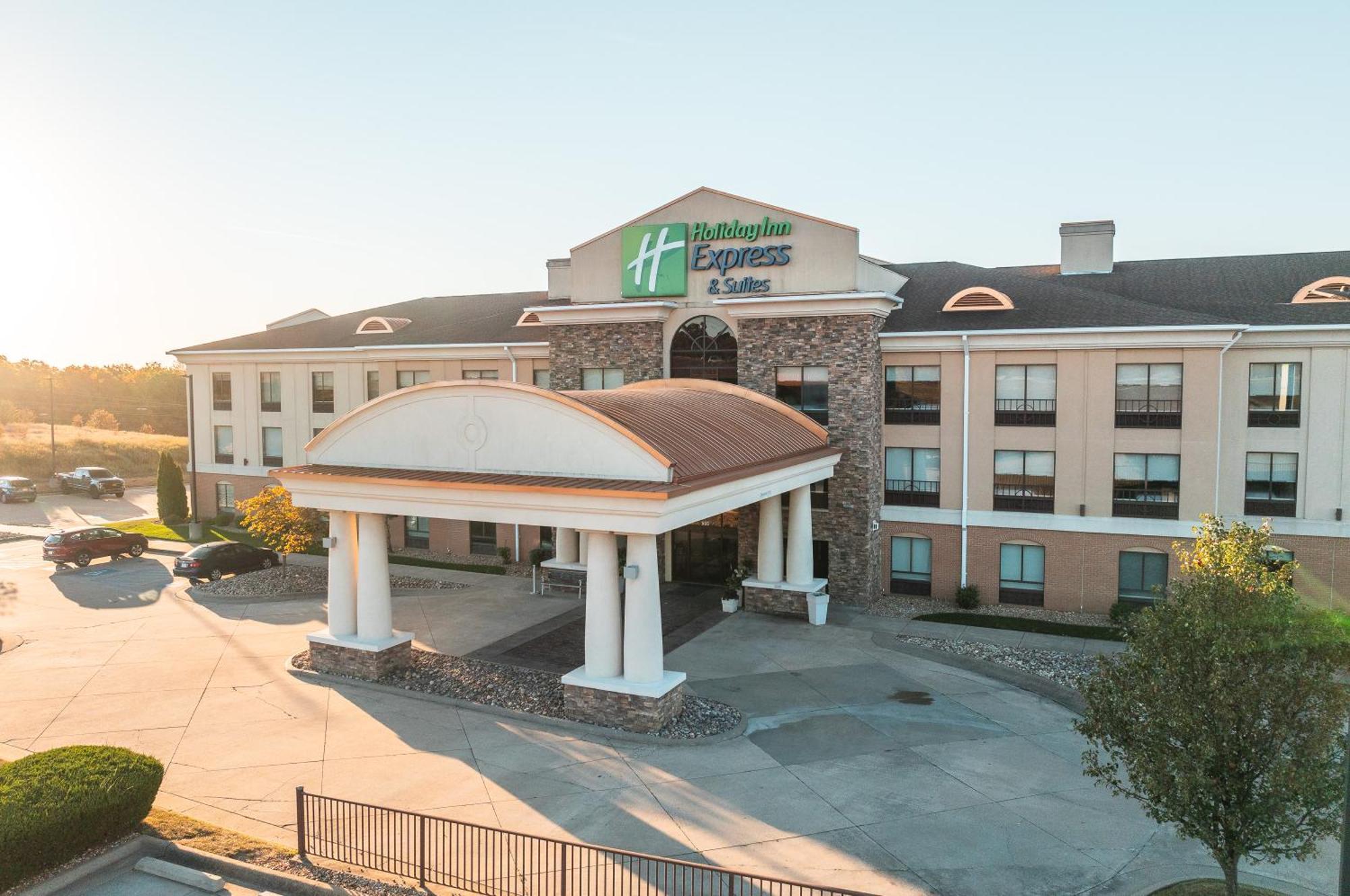 Holiday Inn Express Hotel And Suites Saint Robert By Ihg Kültér fotó