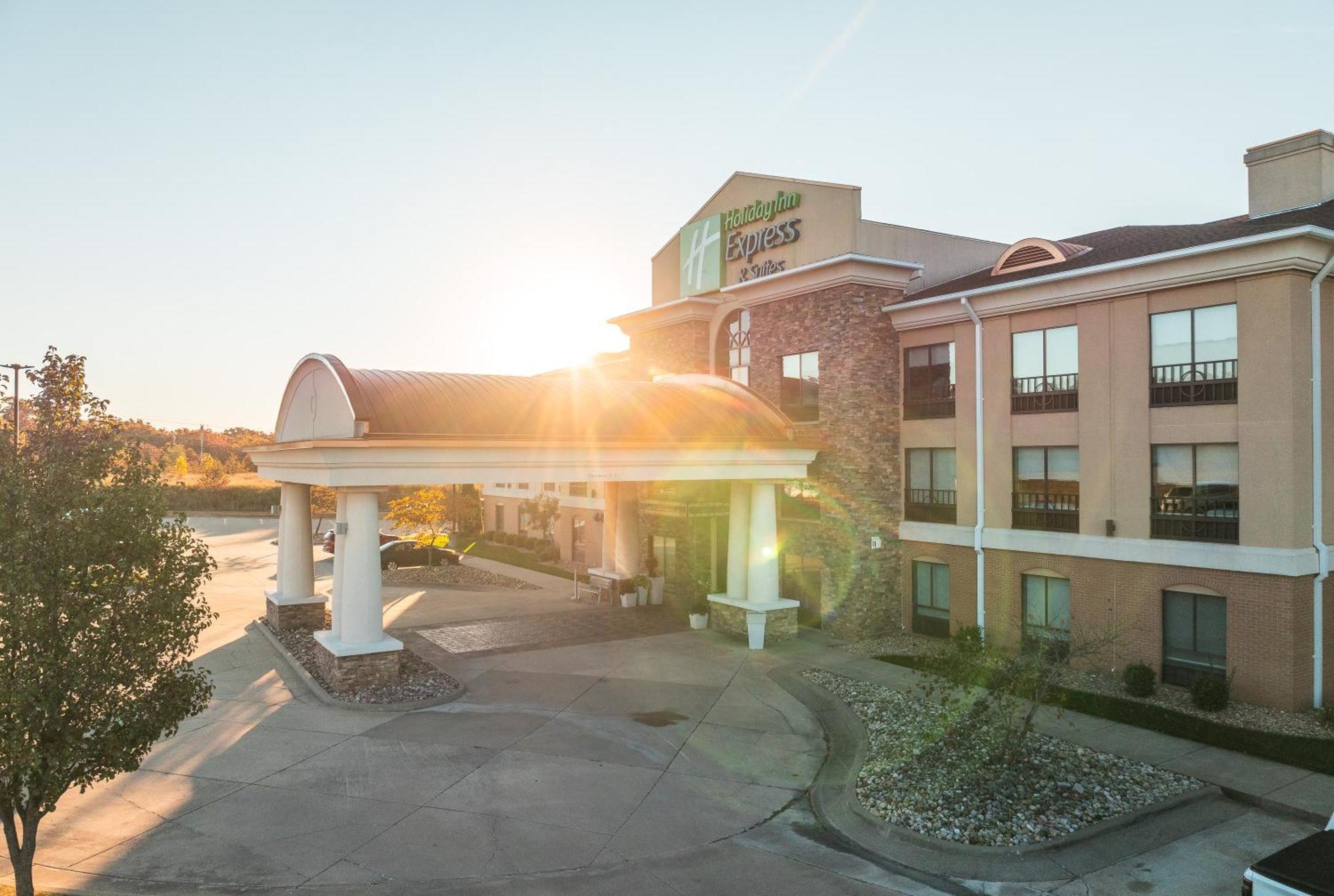 Holiday Inn Express Hotel And Suites Saint Robert By Ihg Kültér fotó